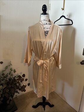 Pretty Robes Women's Ivory Satin Kimono Robe L/XL Shawl Collar 3/4 Belted